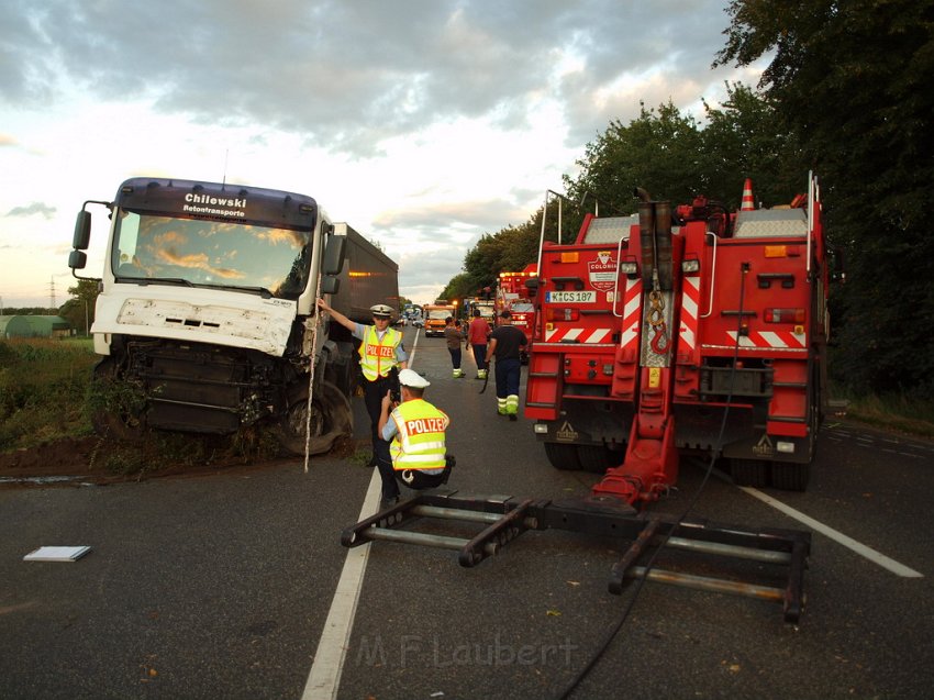 Schwerer VU Koeln Immendorf Kerkraderstr P465.JPG